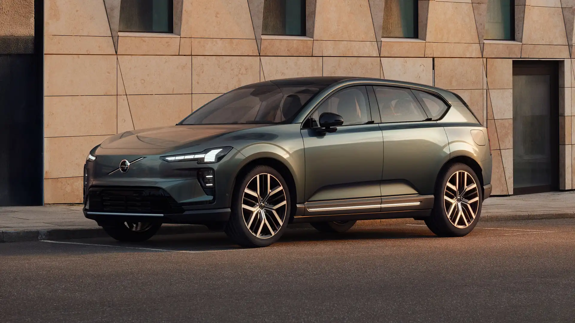 Volvo EX60 2027 вид спереди