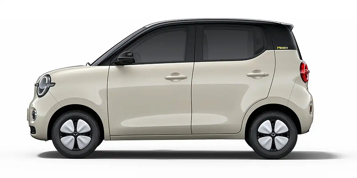 Wuling Hongguang Mini EV 2026 вид сбоку