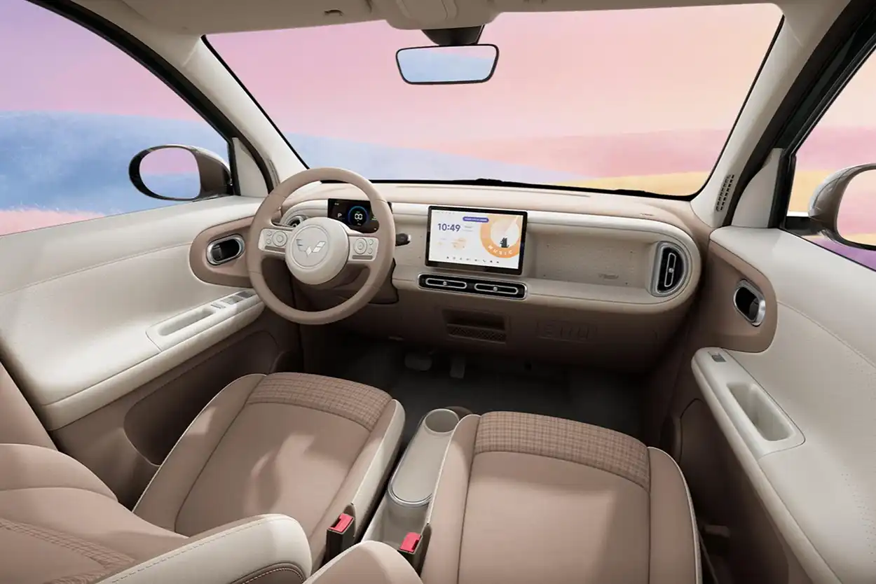 Фото салона Wuling Hongguang Mini EV 2026
