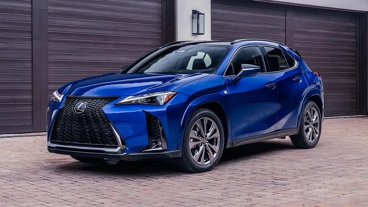 Lexus UX 300h 2026 вид спереди
