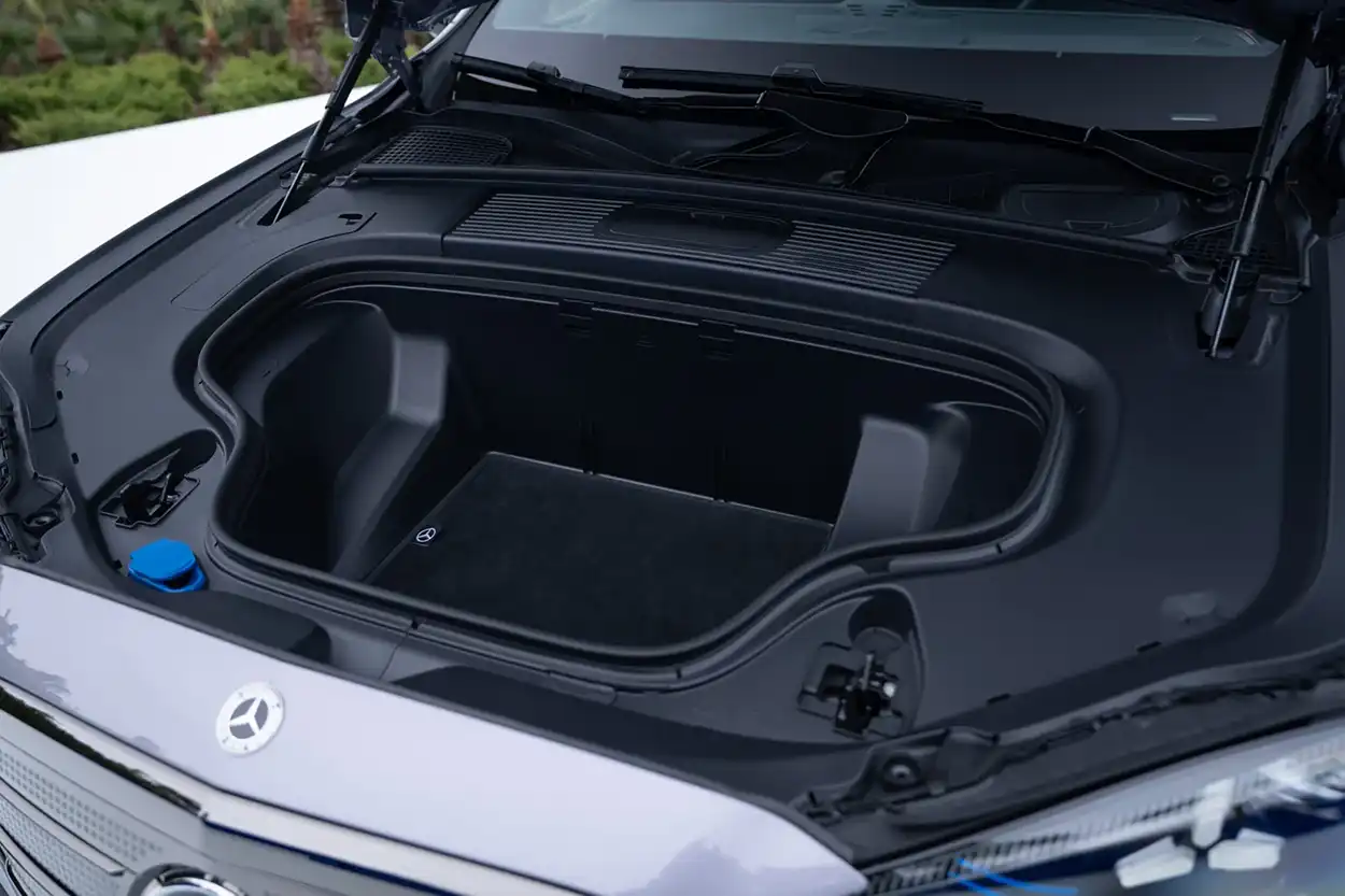 Передний багажник Mercedes-Benz C-Class Electric 2026