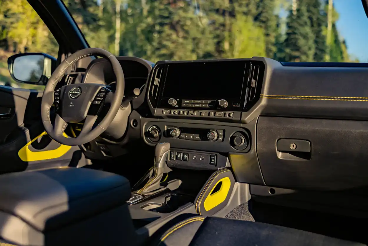 салон Nissan Frontier Sport Edition 2027