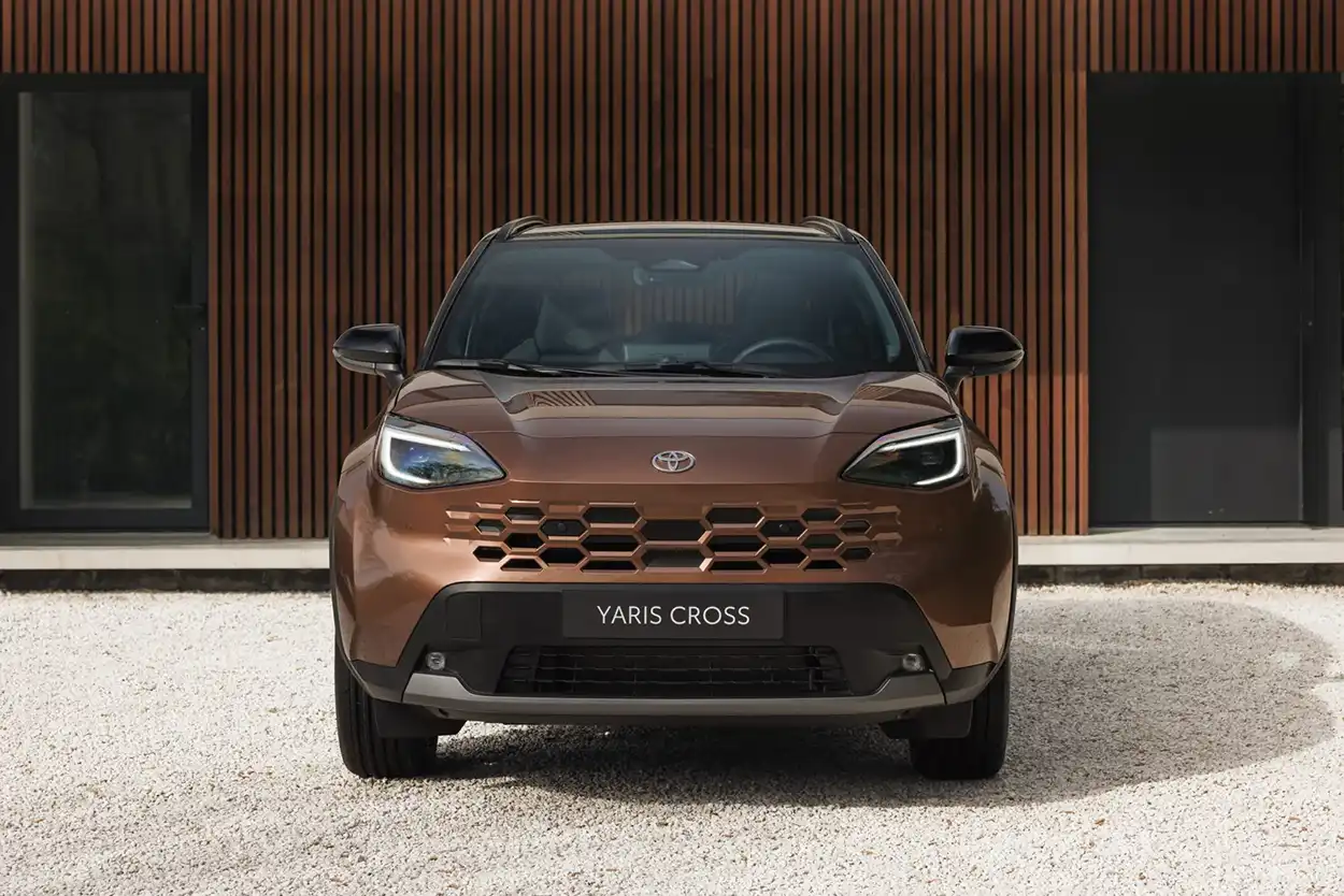 Toyota Yaris Cross 2026 вид спереди