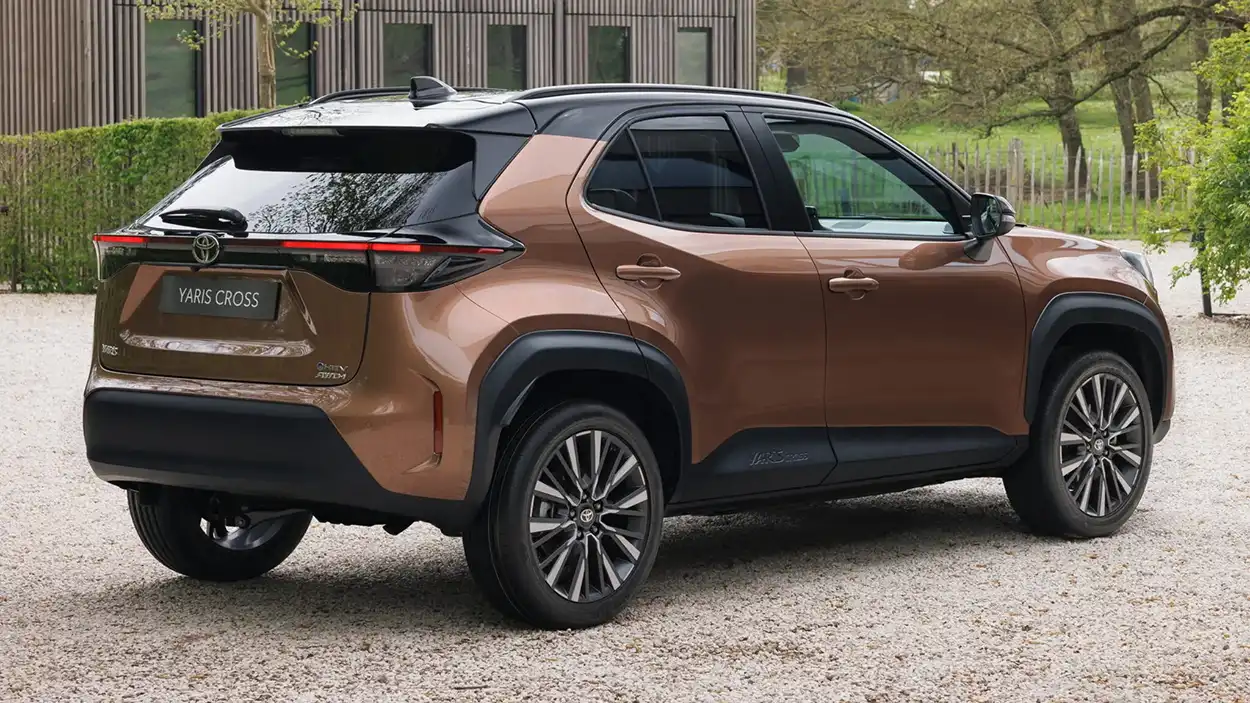 Toyota Yaris Cross 2026 вид сзади