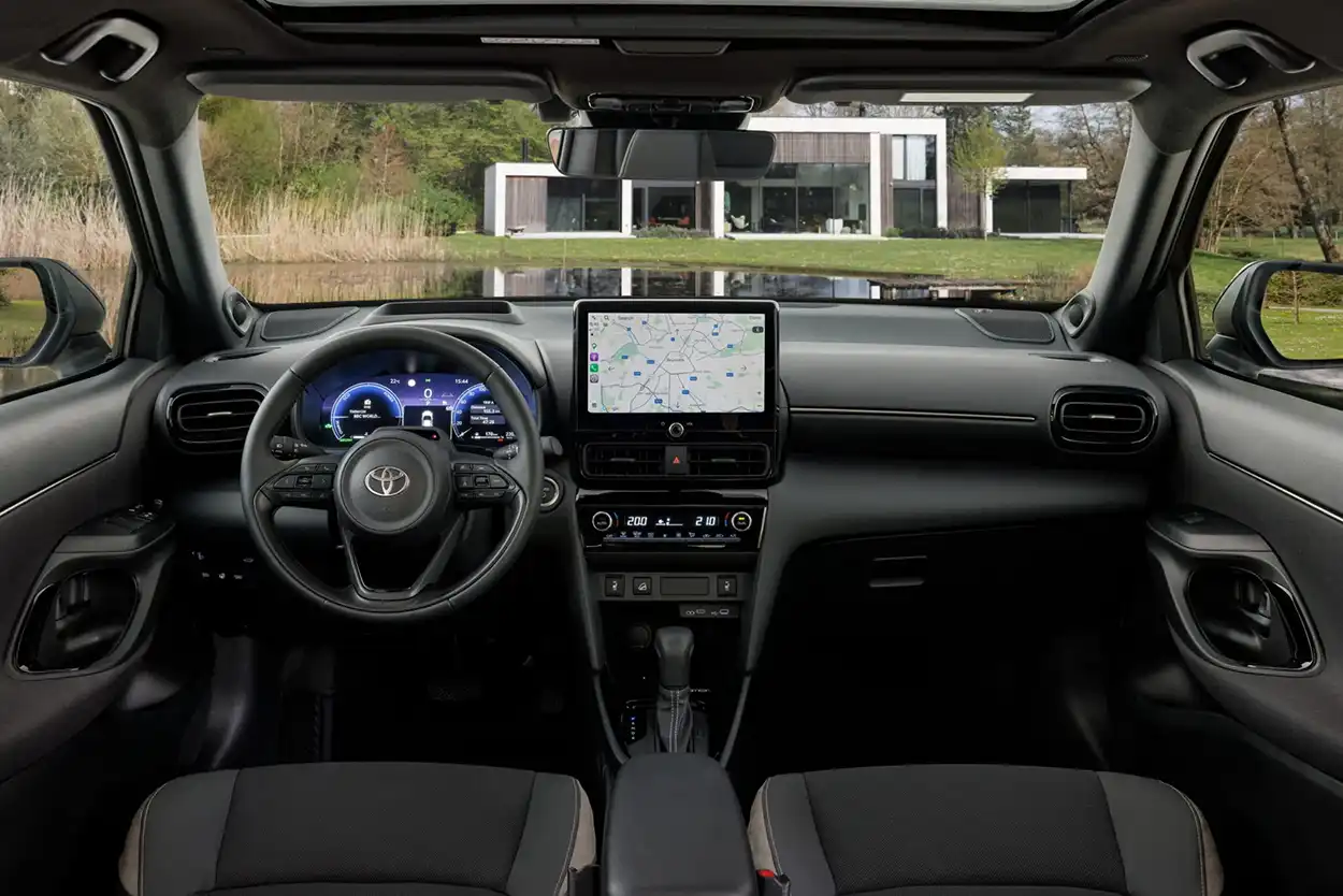 Фото салона Toyota Yaris Cross 2026