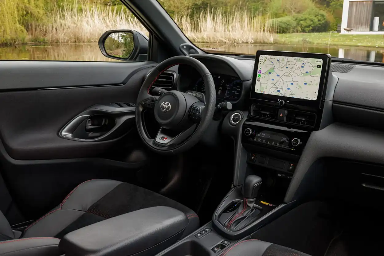 Фото интерьера Toyota Yaris Cross 2026