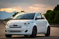 Fiat 500 Hybrid 2026 вид спереди