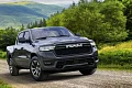 Гибрид Ram 1500 Ramcharger 2025 вид спереди