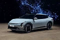 Седан Kia EV4 2026 вид спереди