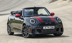 Фото Mini John Cooper Works Cabrio 2025 вид спереди