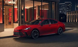 Toyota  Camry Nightshade Edition 2026 вид спереди