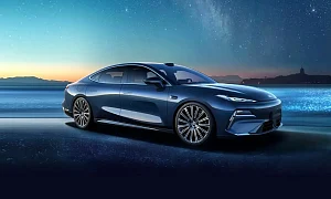 Geely Galaxy Starshine 8 PHEV вид спереди