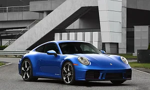Porsche 911 Carrera T Club Coupe 2026 вид спереди